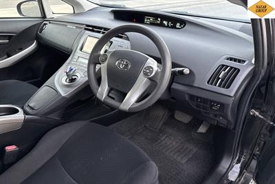 2015 Toyota Prius - Thumbnail