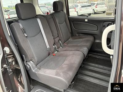 2015 Nissan Serena - Thumbnail