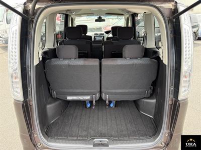 2015 Nissan Serena - Thumbnail