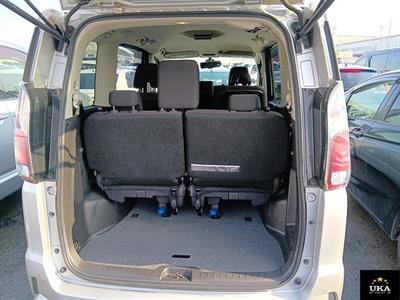 2017 Nissan Serena - Thumbnail