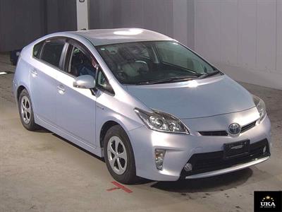 2015 Toyota Prius - Thumbnail