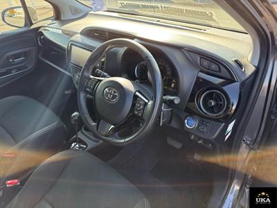 2017 Toyota Vitz - Thumbnail