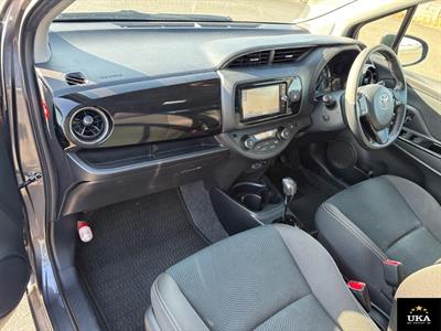 2017 Toyota Vitz - Thumbnail