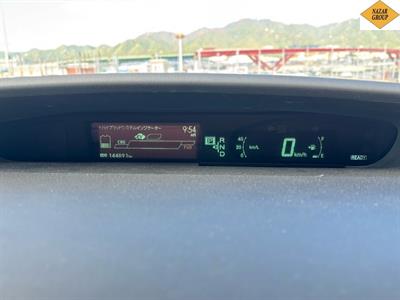 2013 Toyota Prius - Thumbnail