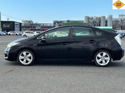 2013 Toyota Prius - Thumbnail