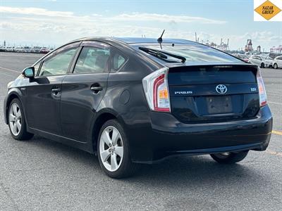 2013 Toyota Prius - Thumbnail
