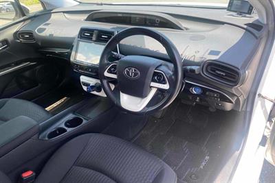 2018 Toyota Prius - Thumbnail