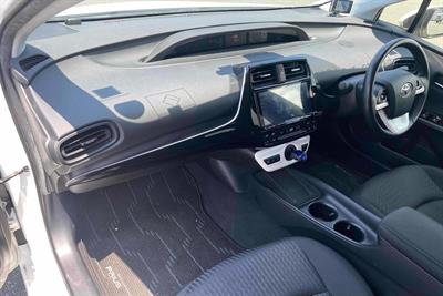 2018 Toyota Prius - Thumbnail