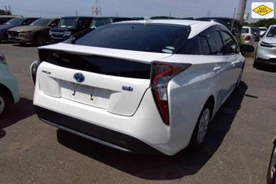 2018 Toyota Prius - Thumbnail