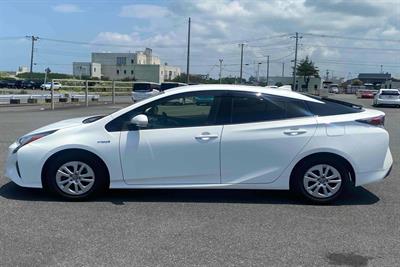 2018 Toyota Prius - Thumbnail