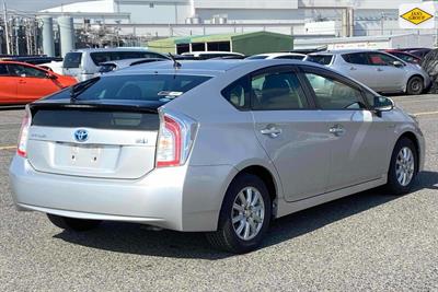 2015 Toyota Prius - Thumbnail