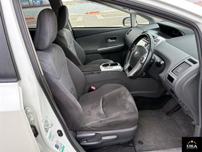 2014 Toyota Prius - Thumbnail