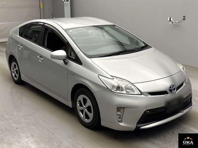 2015 Toyota Prius - Thumbnail