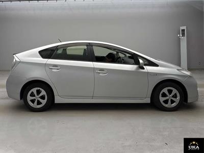 2015 Toyota Prius - Thumbnail