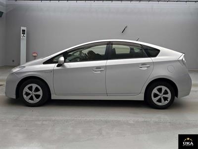 2015 Toyota Prius - Thumbnail