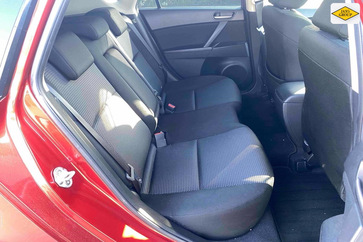 2013 Mazda Axela