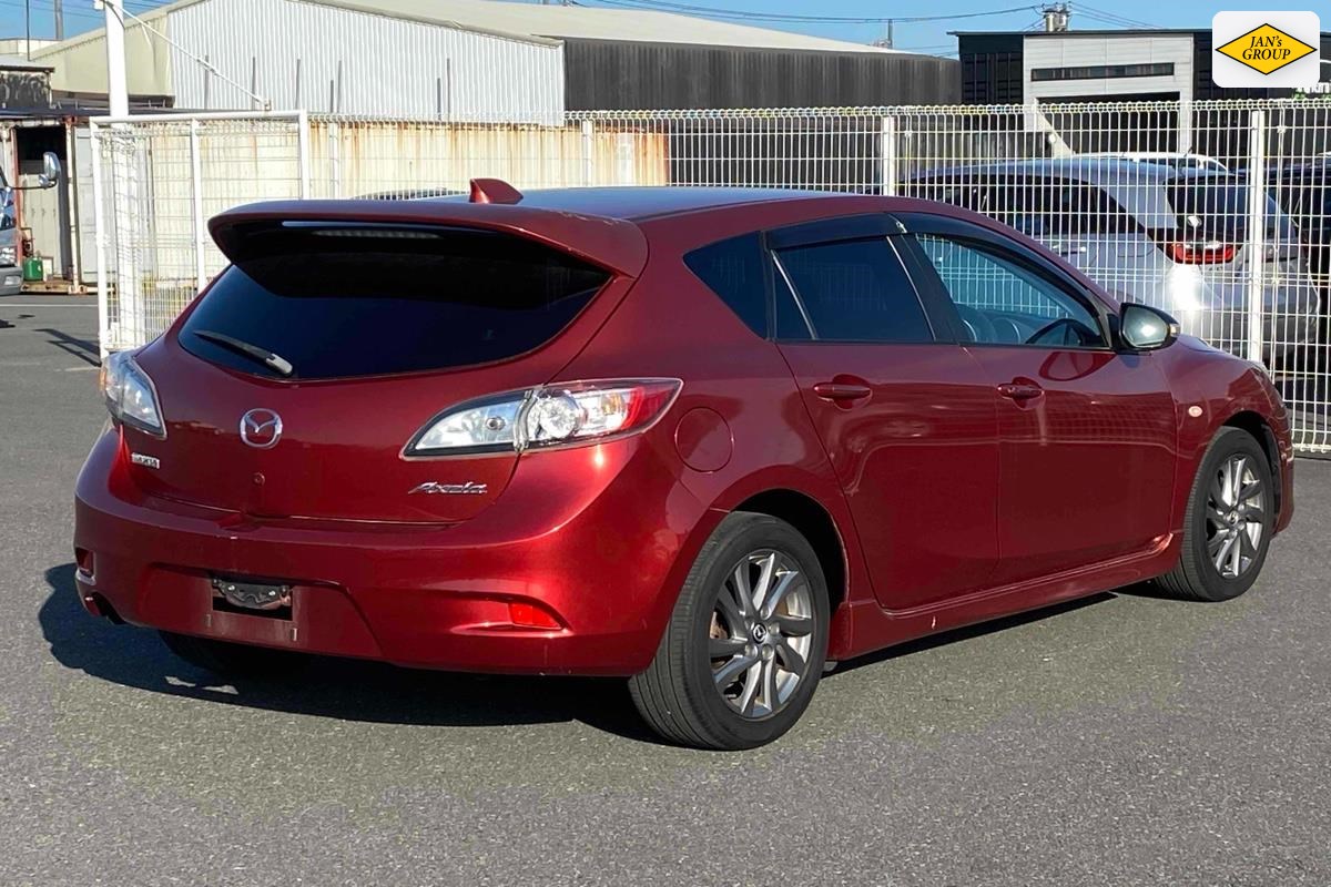 2013 Mazda Axela