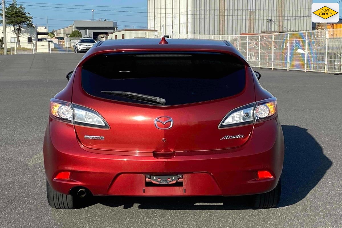 2013 Mazda Axela