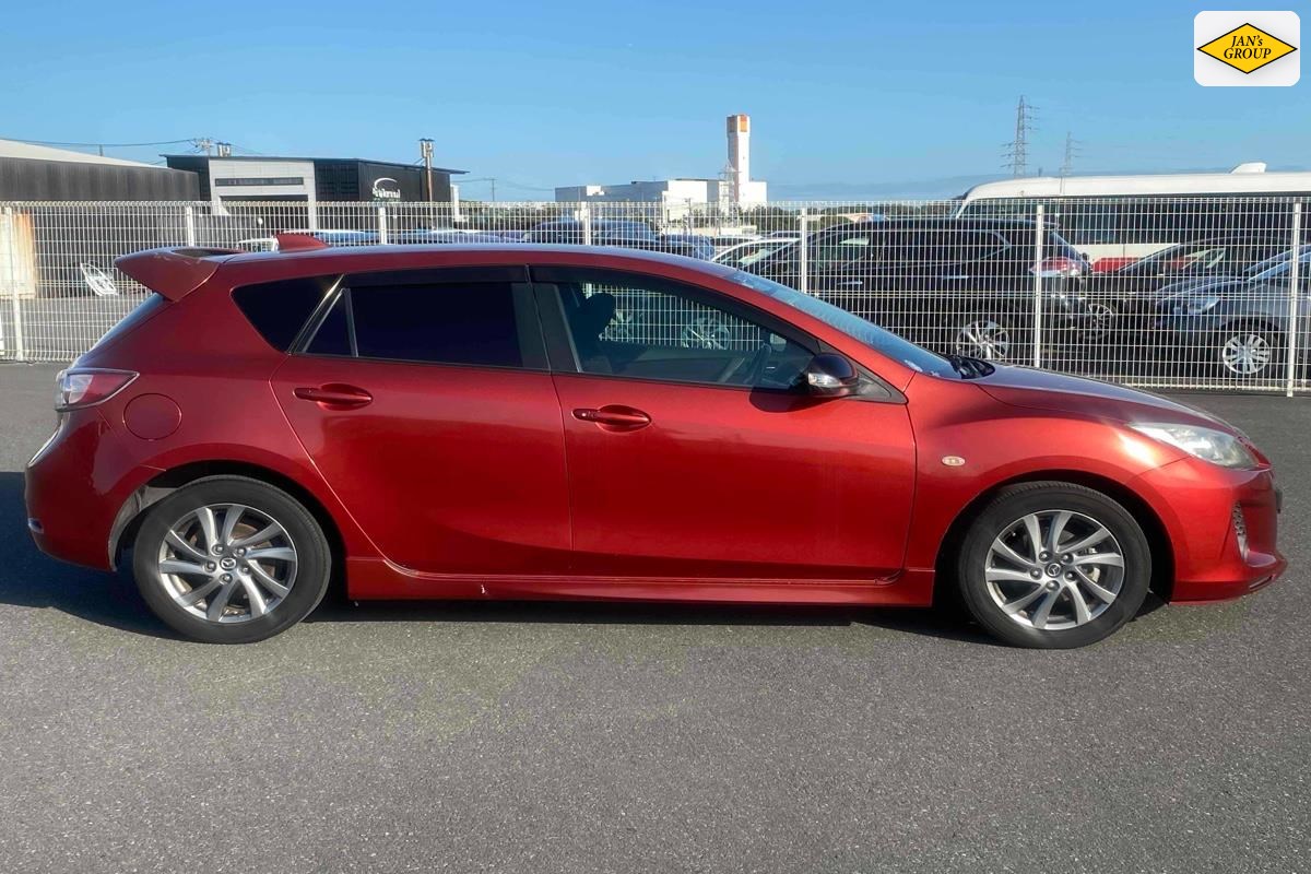 2013 Mazda Axela