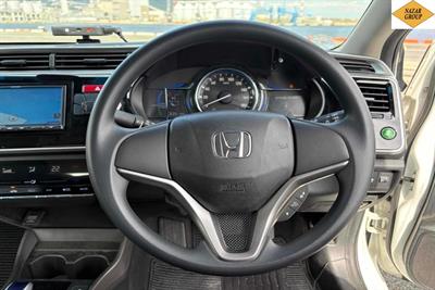 2016 Honda Grace - Thumbnail