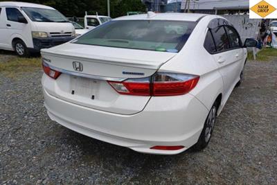 2016 Honda Grace - Thumbnail
