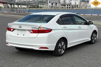 2016 Honda Grace - Thumbnail