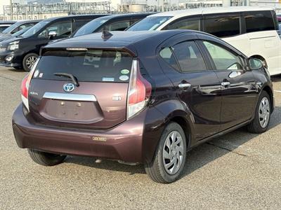 2015 Toyota Aqua - Thumbnail