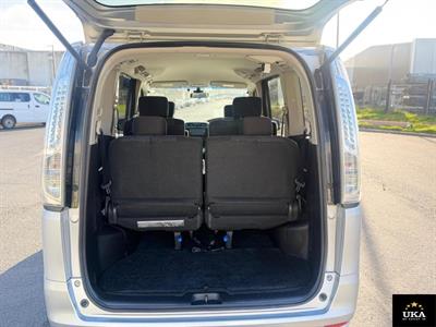 2014 Nissan Serena - Thumbnail