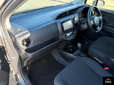 2017 Toyota Vitz - Thumbnail