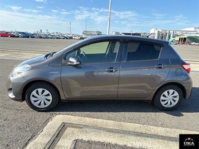 2017 Toyota Vitz - Thumbnail