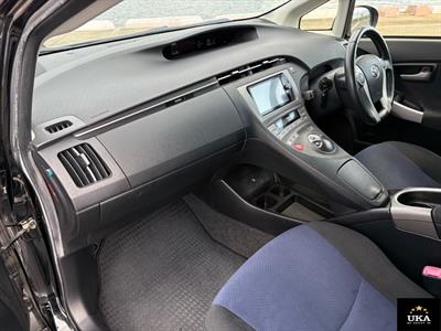 2013 Toyota Prius - Thumbnail