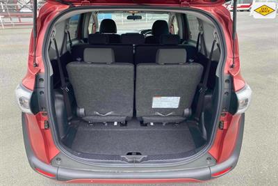 2016 Toyota Sienta - Thumbnail