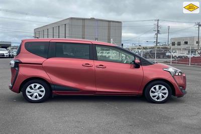 2016 Toyota Sienta - Thumbnail