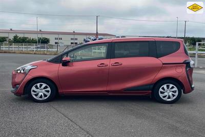 2016 Toyota Sienta - Thumbnail