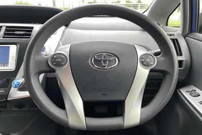 2014 Toyota Prius - Thumbnail