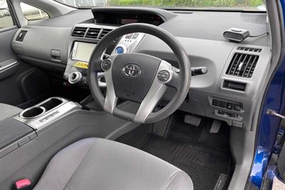 2014 Toyota Prius - Thumbnail