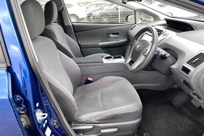 2014 Toyota Prius - Thumbnail