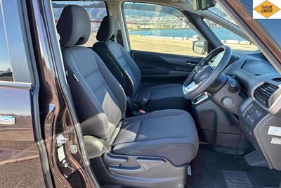 2016 Nissan Serena - Thumbnail