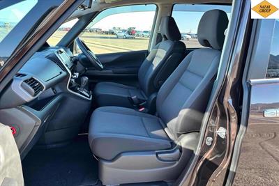 2016 Nissan Serena - Thumbnail