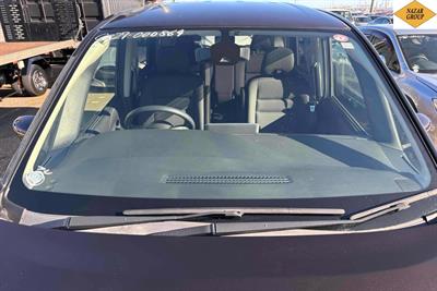2016 Nissan Serena - Thumbnail