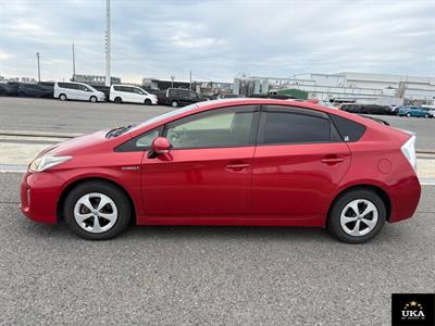 2013 Toyota Prius - Thumbnail