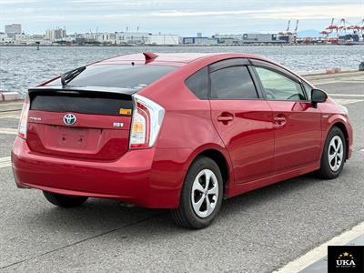 2013 Toyota Prius - Thumbnail