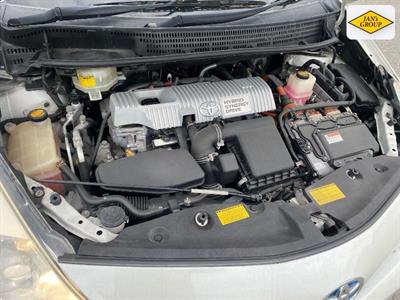 2013 Toyota Prius - Thumbnail