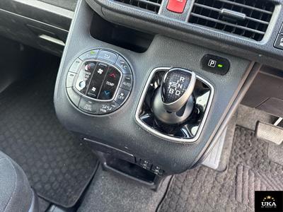 2015 Toyota Noah - Thumbnail