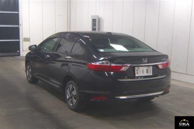 2015 Honda Grace - Thumbnail