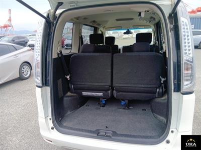 2015 Nissan Serena - Thumbnail