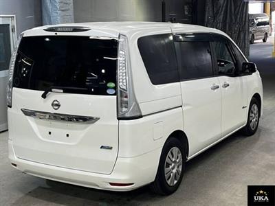 2015 Nissan Serena - Thumbnail