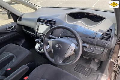2015 Nissan Serena - Thumbnail