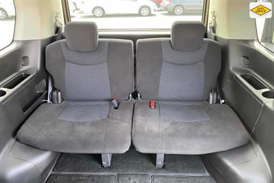 2015 Nissan Serena - Thumbnail