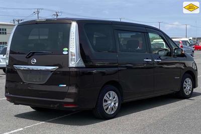 2015 Nissan Serena - Thumbnail